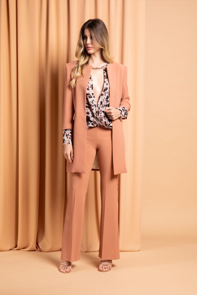 4686 SOPRABITO TULIP 4630 CAMICIA TIGER 4681 PANTALONE URBINO
