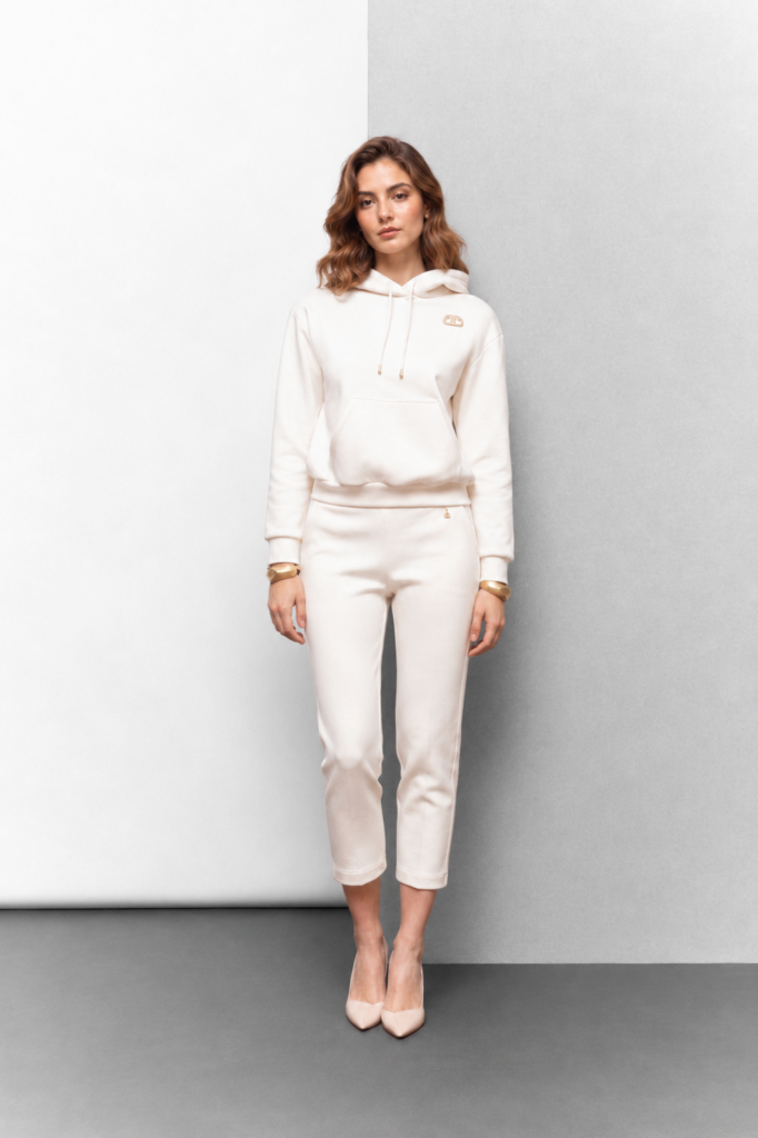 6076 FELPA DORIS 6074 PANTALONE DANIEL